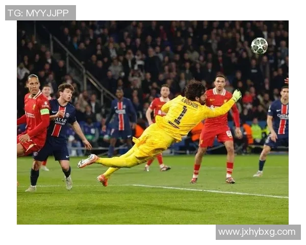 英超激战：利物浦逆转巴黎圣日耳曼帽子戏法点燃全场激情