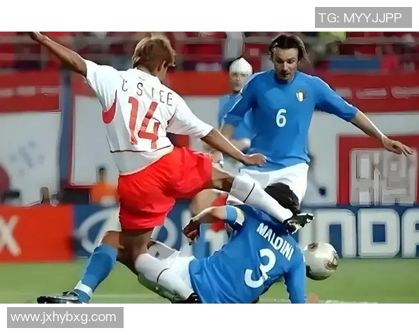 欧冠激战：马竞大胜里昂补时进球引发争议判罚全场沸腾